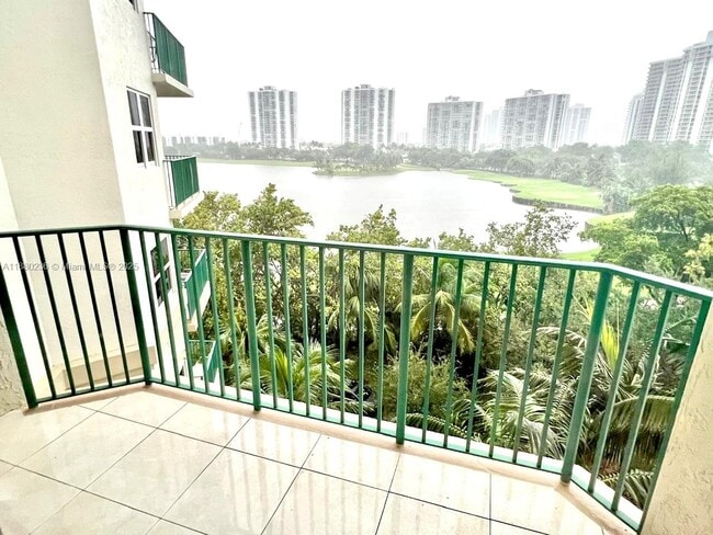 Primary Photo - 20000 E Country Club Dr