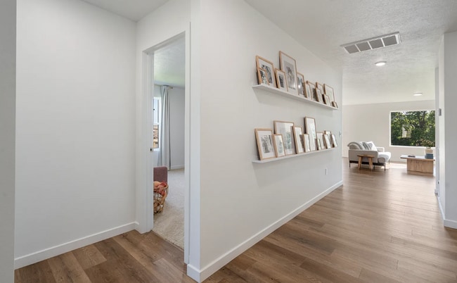 Building Photo - Beautiful 5 bedroom home - Nixa MO