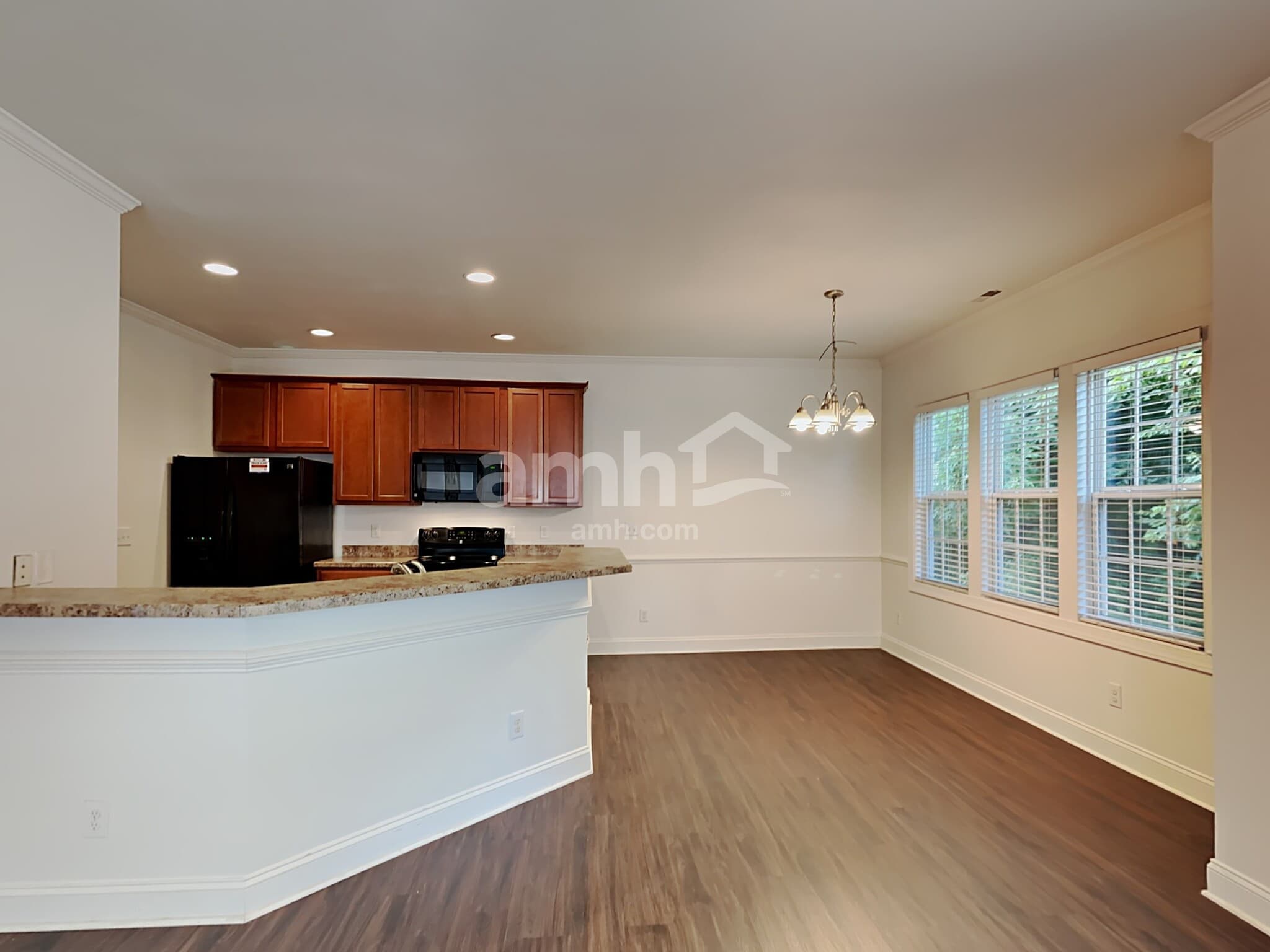 Building Photo - 2706 Erinridge Rd