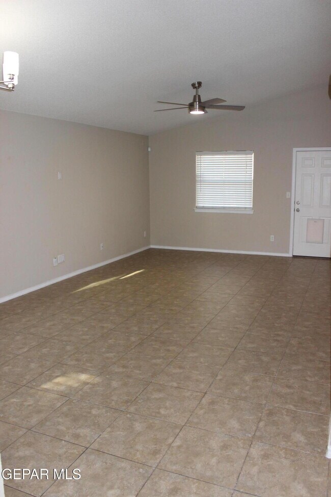 Building Photo - 13978 Vaquero Rock Dr