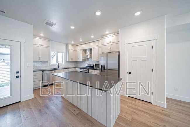 Building Photo - 1471 Elmore Ave