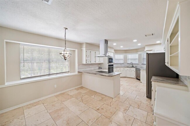 Building Photo - 135 Towering Pines Dr