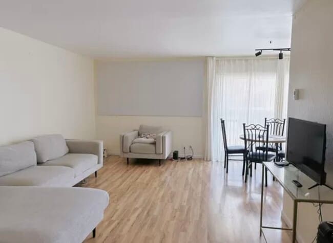 Building Photo - 280 Easy St