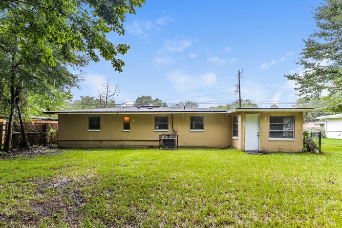 Building Photo - 5601 Tampico Rd