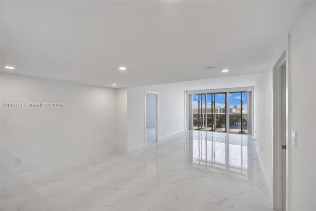 Building Photo - 3625 N Country Club Dr