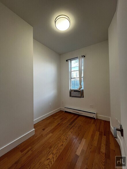 Building Photo - NO FEE / SUMMERFIELD STREET / Spacious 3-Bed 1-Bath / Bushwick and Ridgewood Border