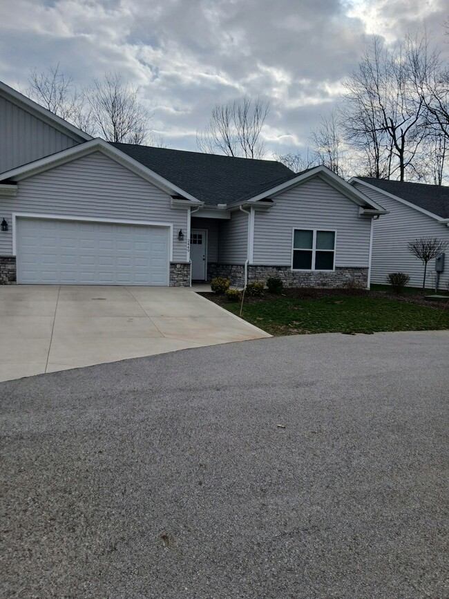 Building Photo - 2449 Waterford Pointe Dr