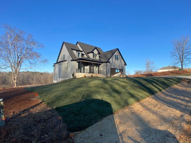 Building Photo - Spacious 5BR House in Easley