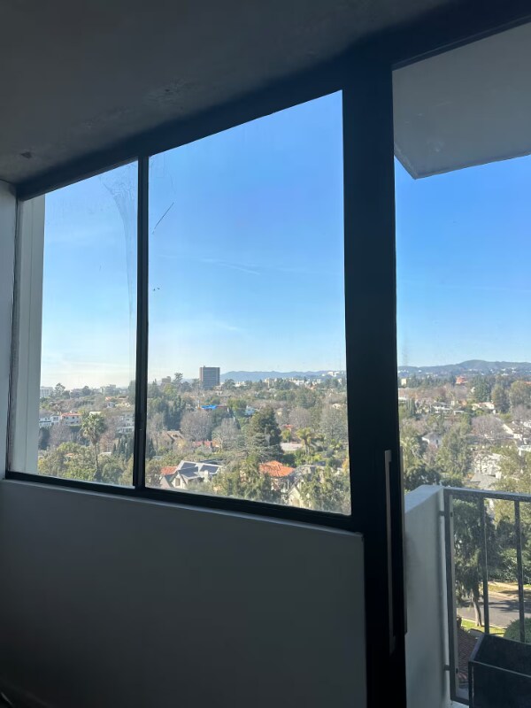 Building Photo - 10433 Wilshire Blvd