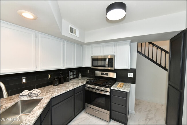 Building Photo - 31 Stratford Hall Cir