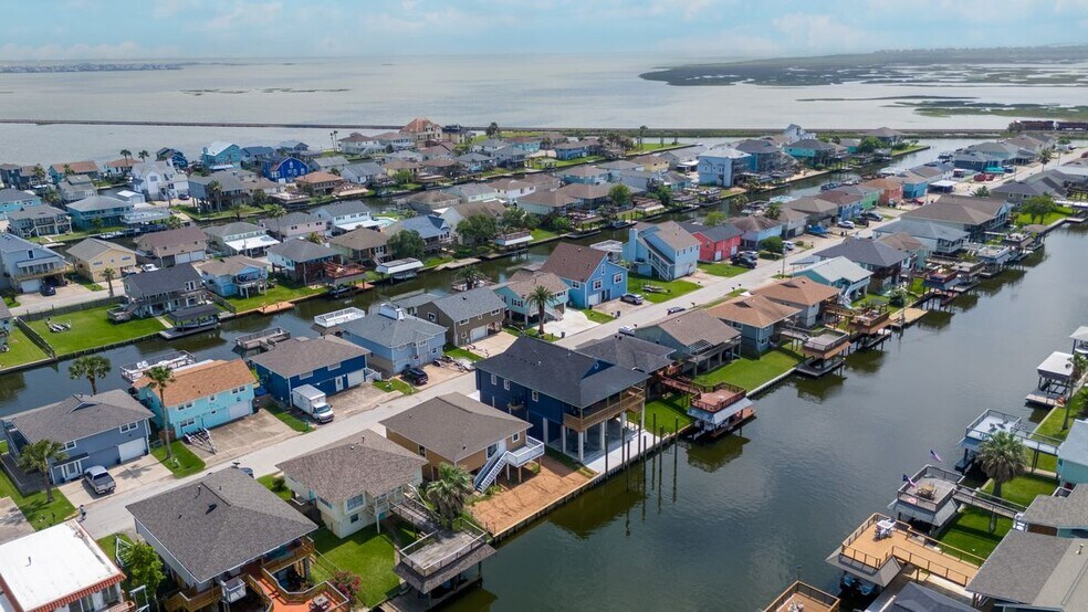 Building Photo - 901 Bonita Dr