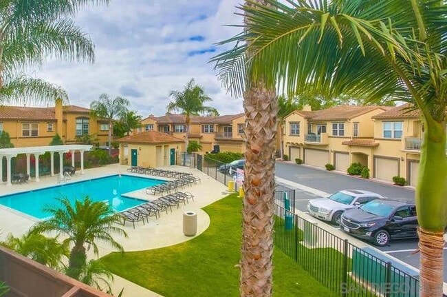 Building Photo - 634 Sumner Way