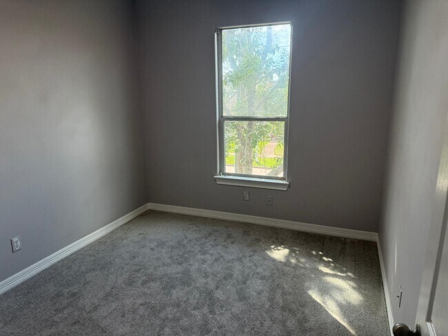 Building Photo - 10366 Panther Point Dr