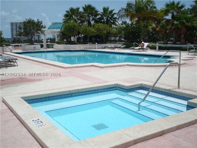 Building Photo - 16500 Collins Ave