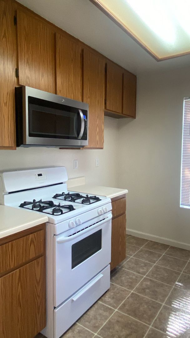 Building Photo - East Palmdale Condo/Gated Community w/ Pool and Spa