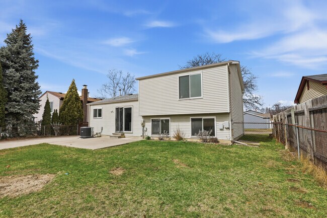 Building Photo - 41427 Larimore Ln