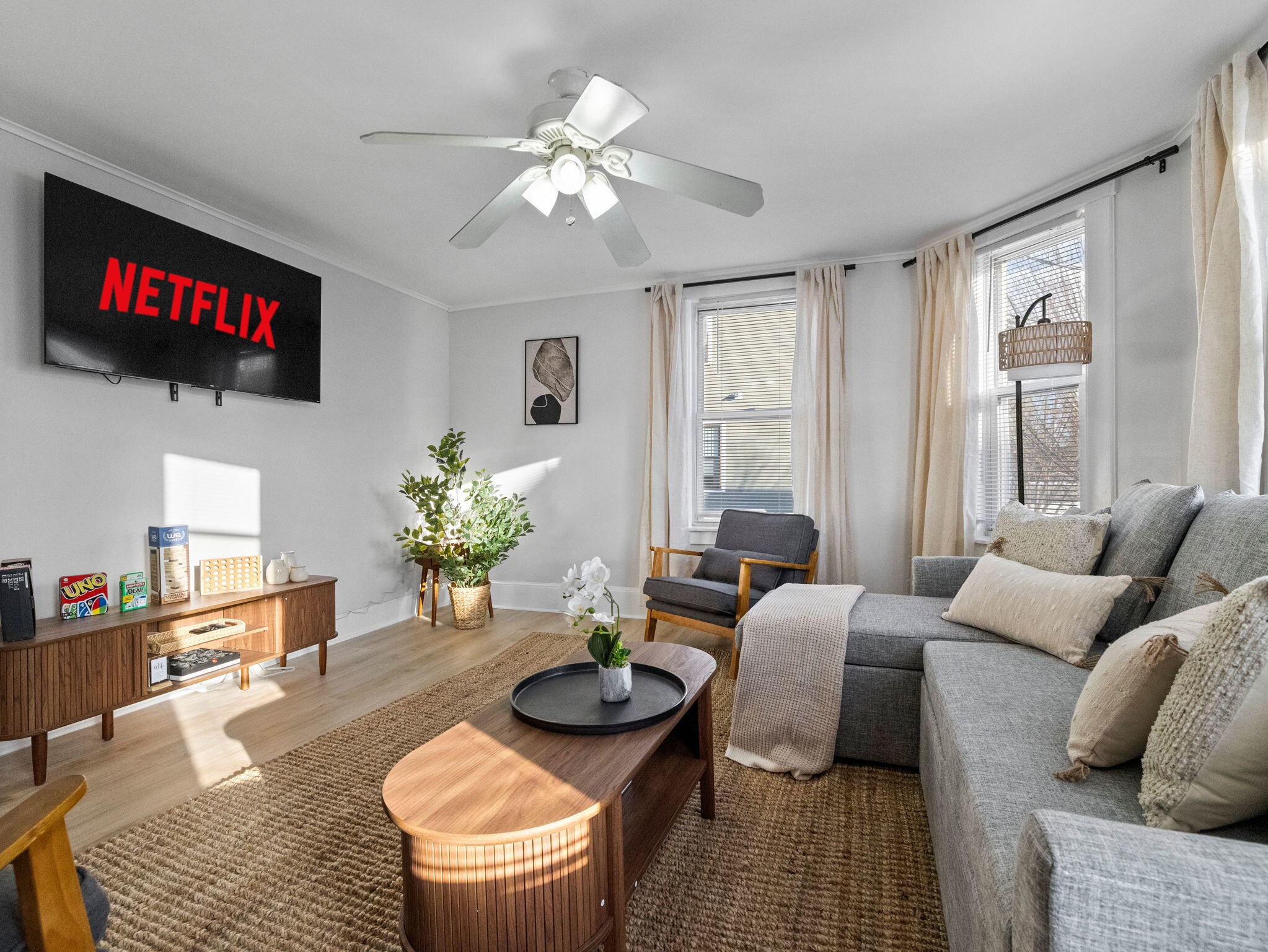 Building Photo - 168 School St