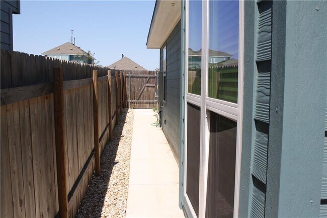 Building Photo - 1042 Sand Post Pl