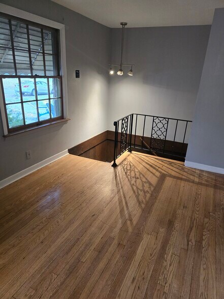 Building Photo - 2122 Rosebud Ave