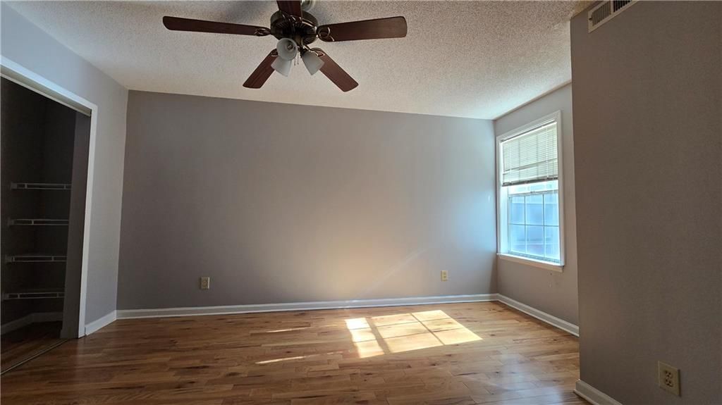 Building Photo - 1313 Red Deer Way