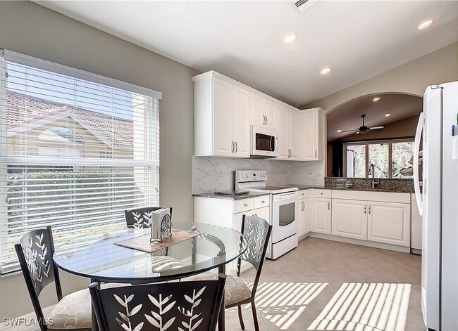 Building Photo - 2025 Painted Palm Dr