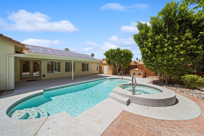 Building Photo - 37762 Drexell Dr