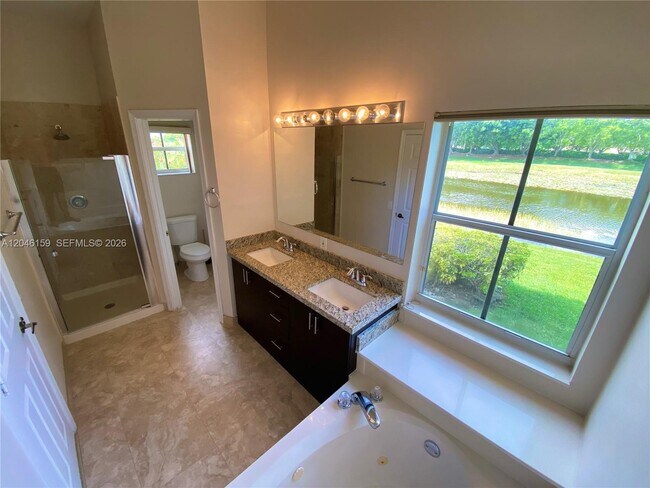 Building Photo - 837 Tanglewood Cir