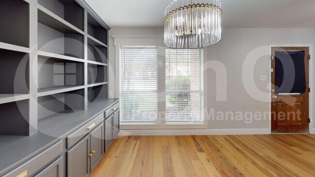 Building Photo - 2208 Lanshire Dr