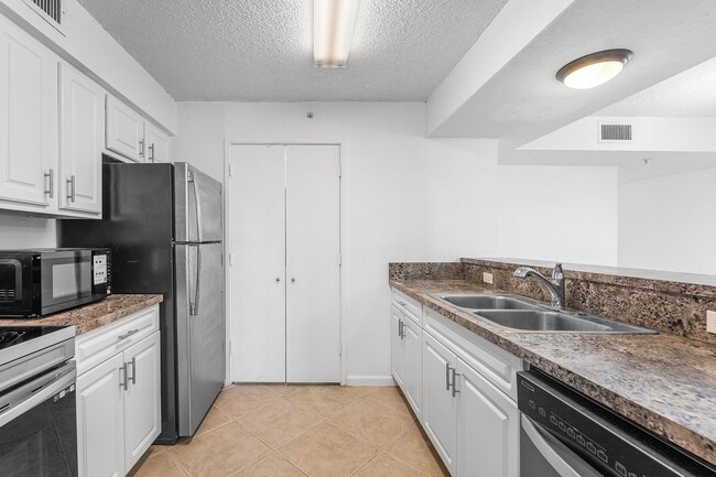 Building Photo - 900 Scotia Dr