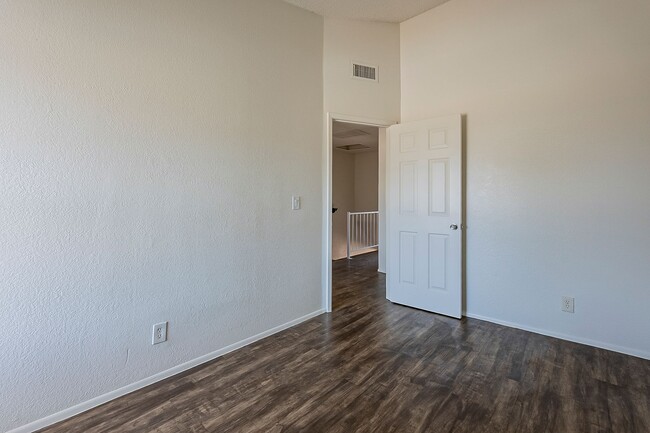 Building Photo - 5821 N 59th Dr