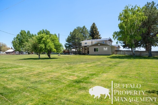 Building Photo - Charming Country Home on 2 Acres | 5 Bed | 3 Bath | Blackfoot, ID