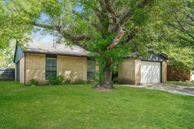 Building Photo - Renovated Single Family Home | 3 BR/2BA | 1-Car Covered Parking | Gated backyard