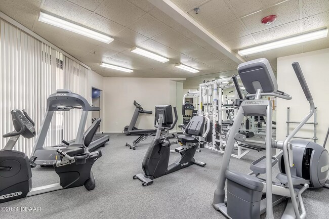 Building Photo - 1 Oceans West Blvd