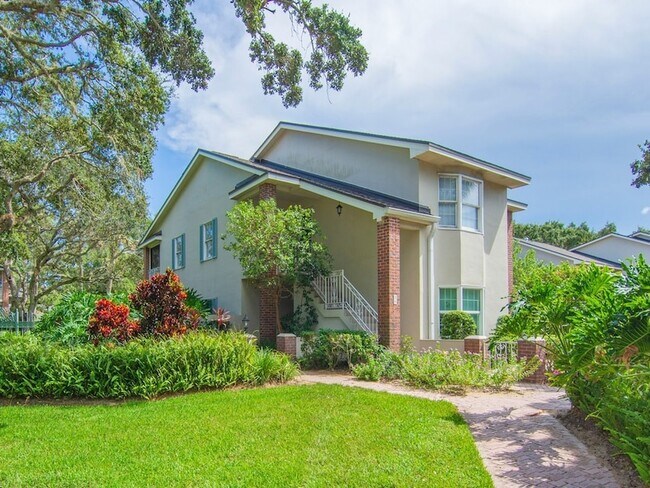 Building Photo - 101 Park Shores Cir