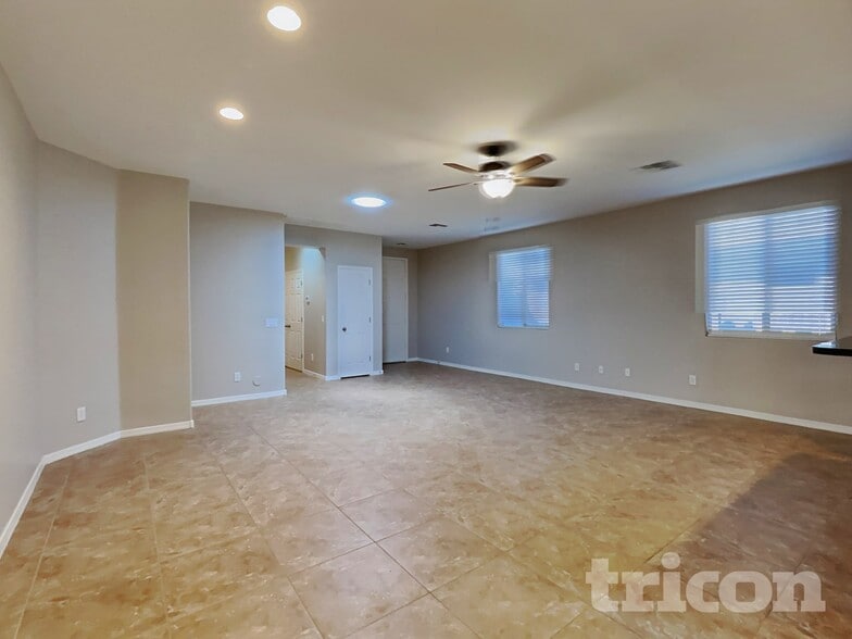 Building Photo - 2403 W Kristina Ave