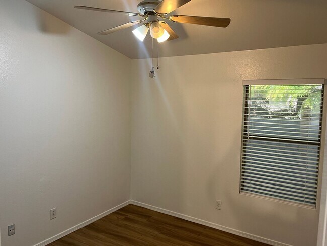 Building Photo - 6455 W Escuda Rd