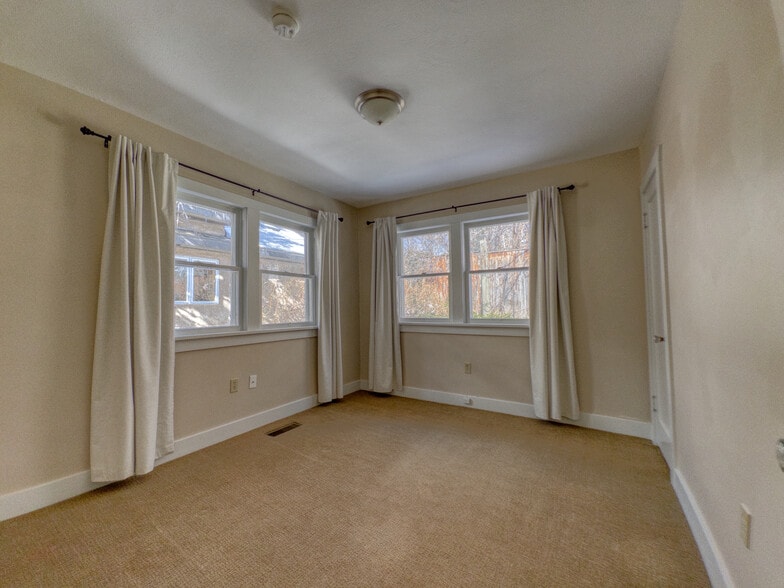 Building Photo - 483 E 8th Ave