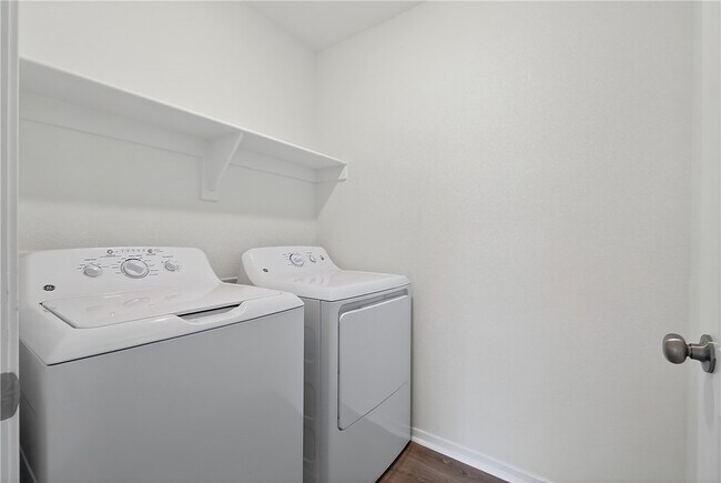 Building Photo - 6800 SW Dignity Ave