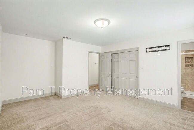 Building Photo - 211 Hillary Rd