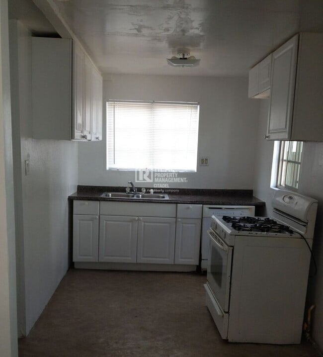 Building Photo - 170 E Claremont-