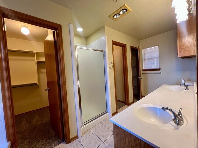 Building Photo - 2909 SE 96th St