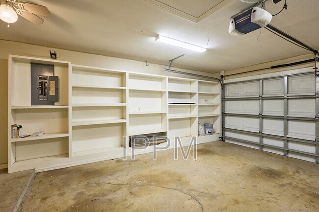 Building Photo - 2609 Thomas Ln