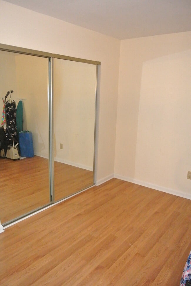 Building Photo - 200 Finley Forest Dr