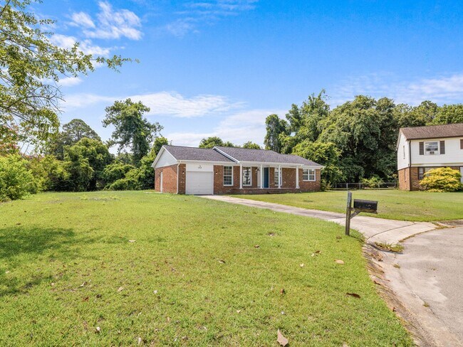 Building Photo - 103 Oakwood Ct