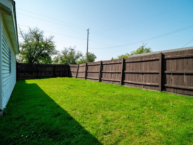 Building Photo - 122 Overlook Rd