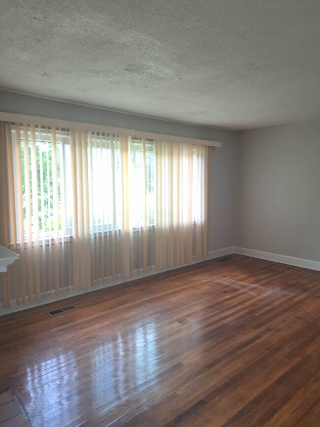 Building Photo - 813 46th St Ensley