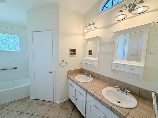 Building Photo - 1703 Hatch Rd