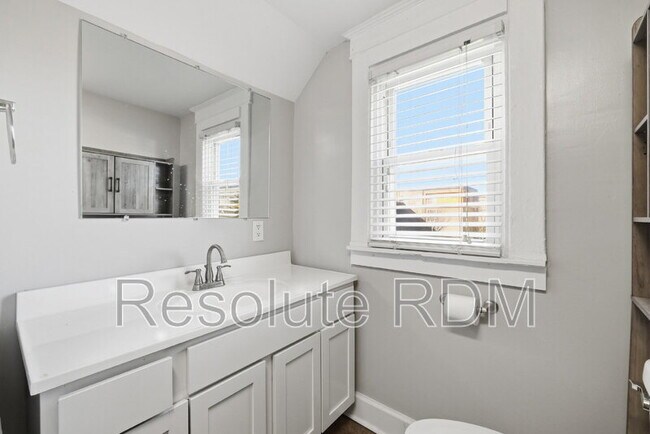 Building Photo - 1622 Yandes St