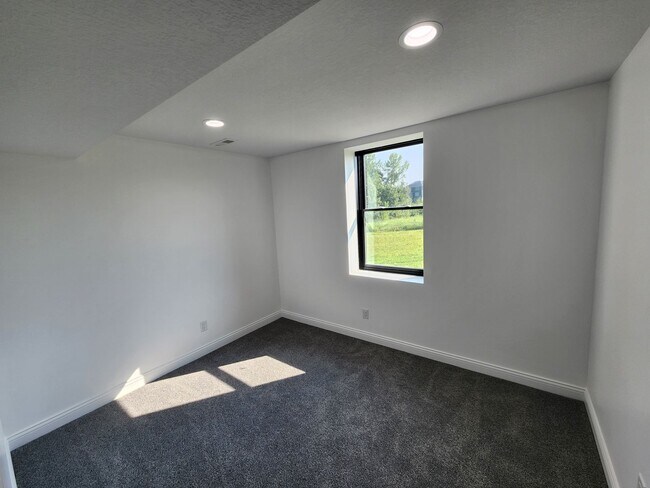 Building Photo - 6817 Timber Ct