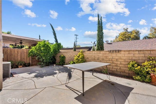 Building Photo - 9447 Hendrix Ln